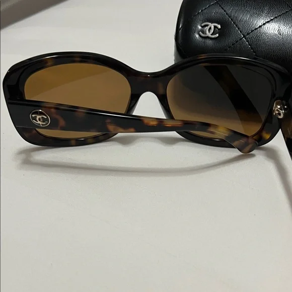 CHANEL Brown Tortoise Sunglasses - Picture 3 of 4